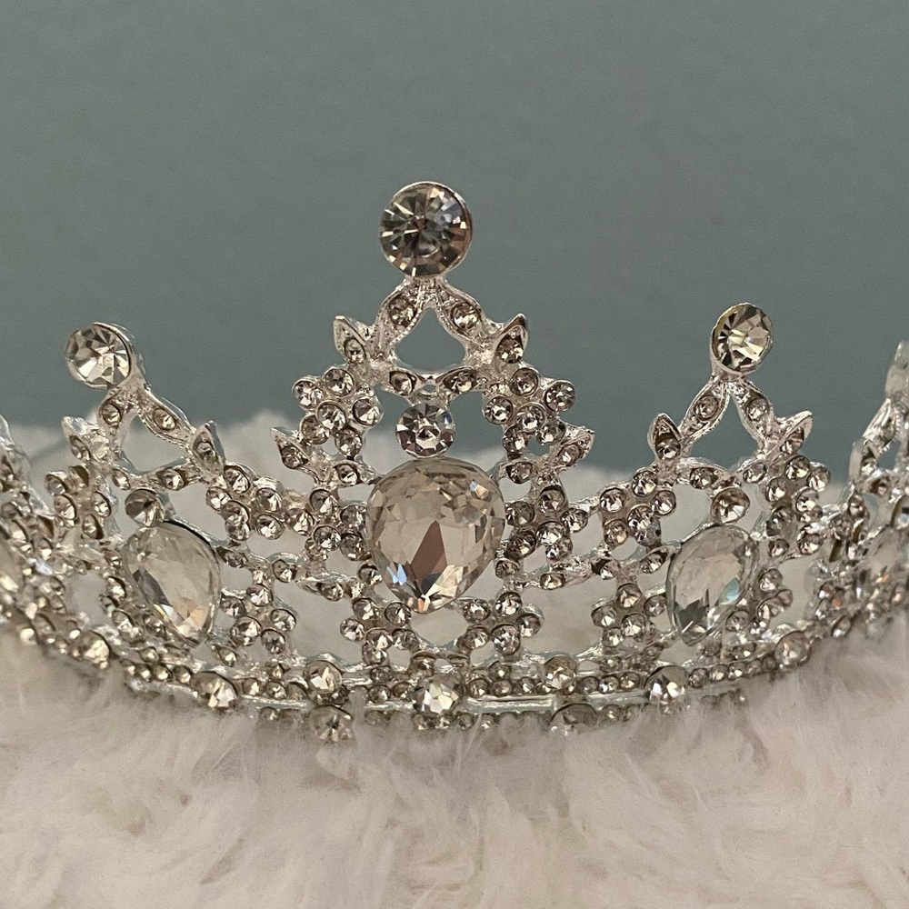 Tiara - Picture 3 of 8